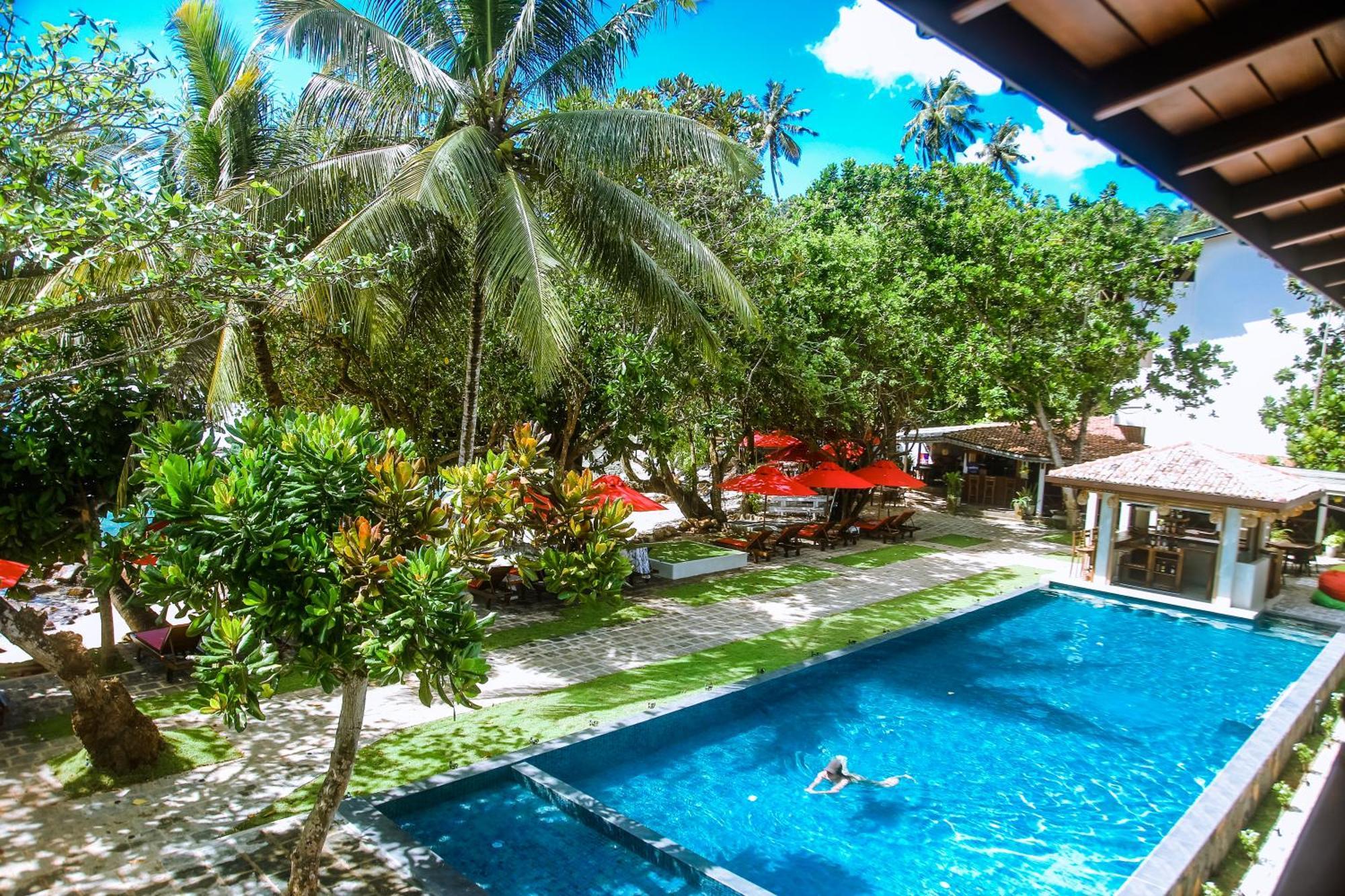 Hotel Surf Sea Breeze à Mirissa Extérieur photo