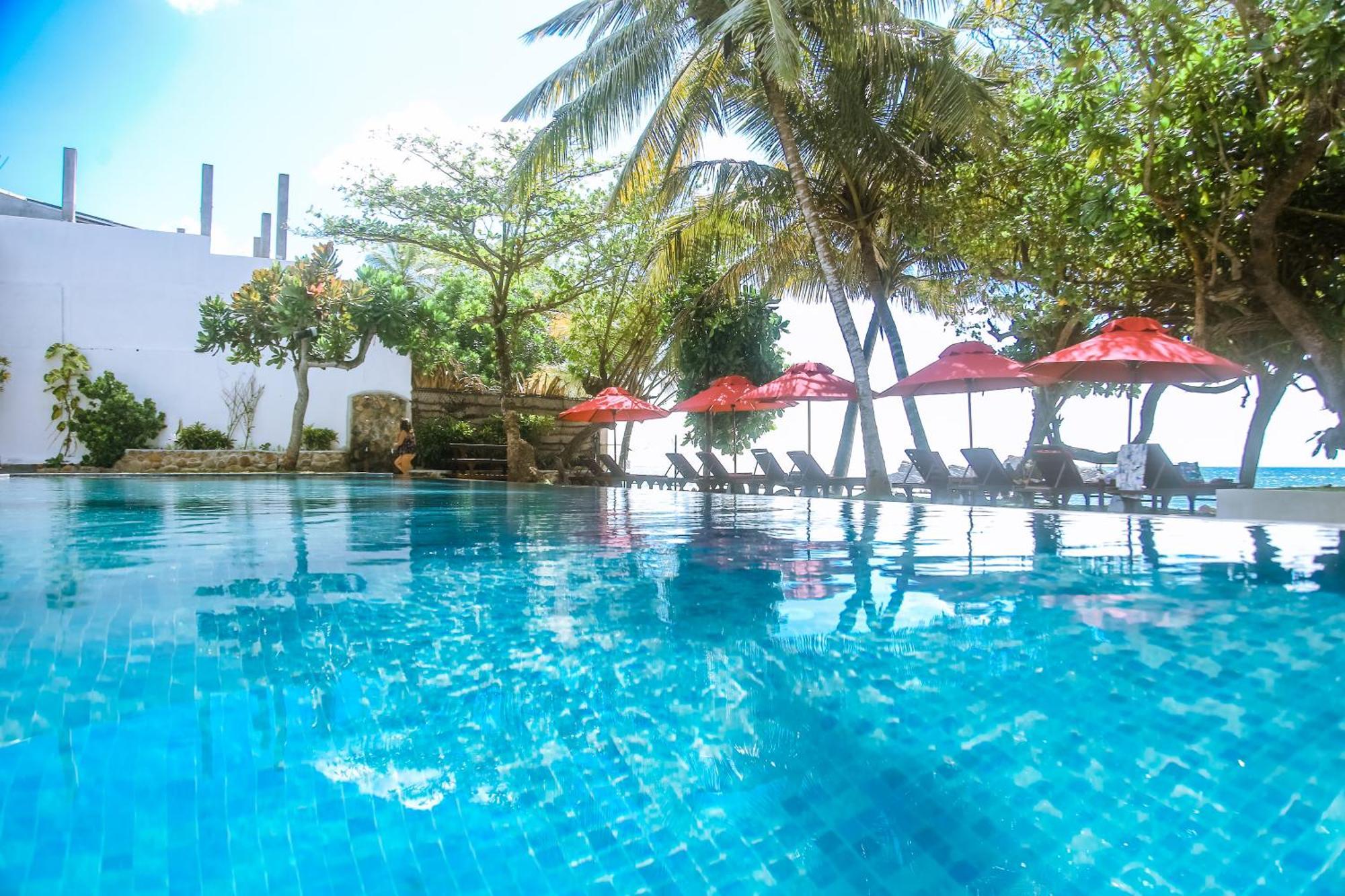 Hotel Surf Sea Breeze à Mirissa Extérieur photo