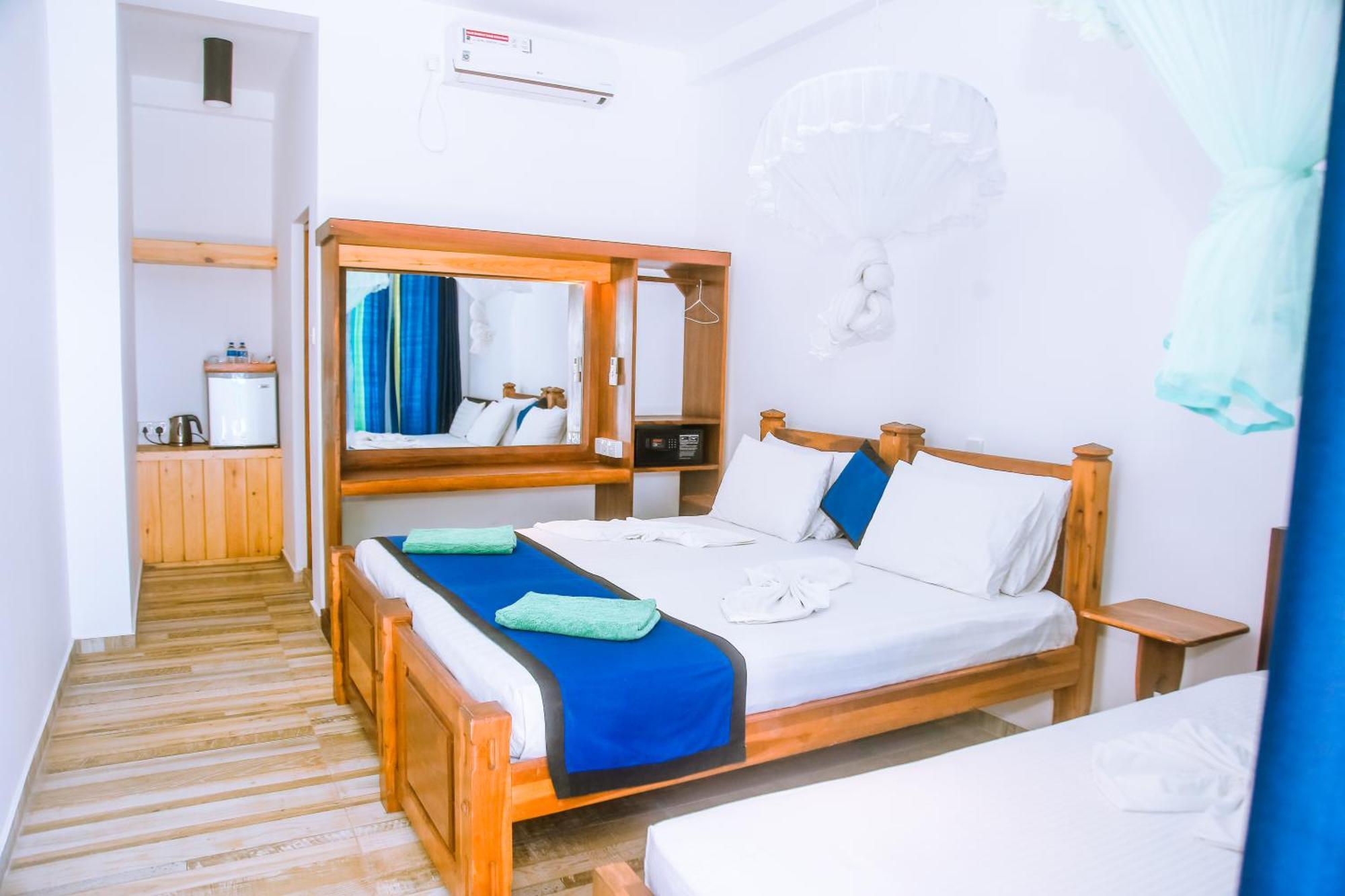 Hotel Surf Sea Breeze à Mirissa Extérieur photo