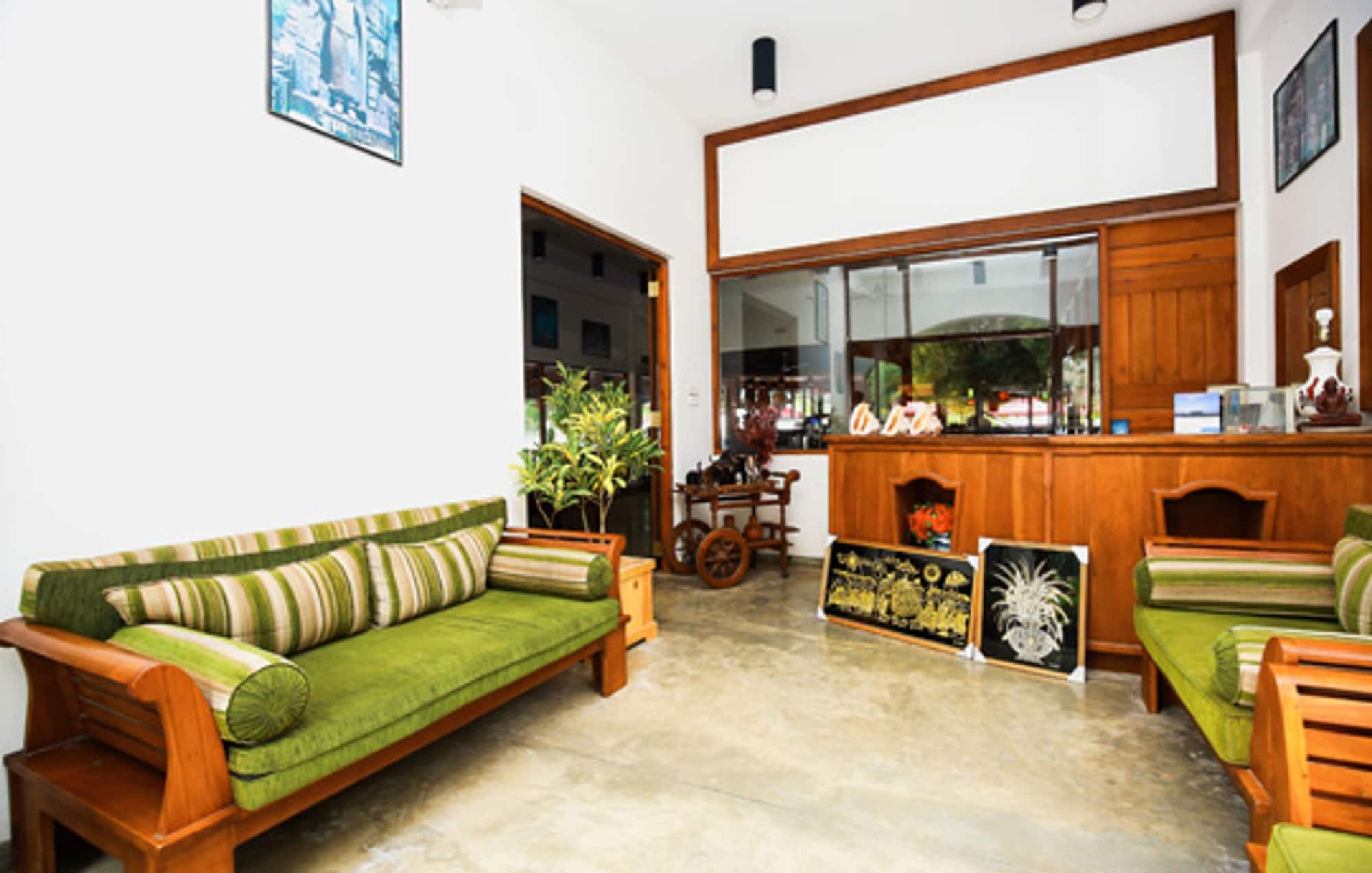 Hotel Surf Sea Breeze à Mirissa Extérieur photo