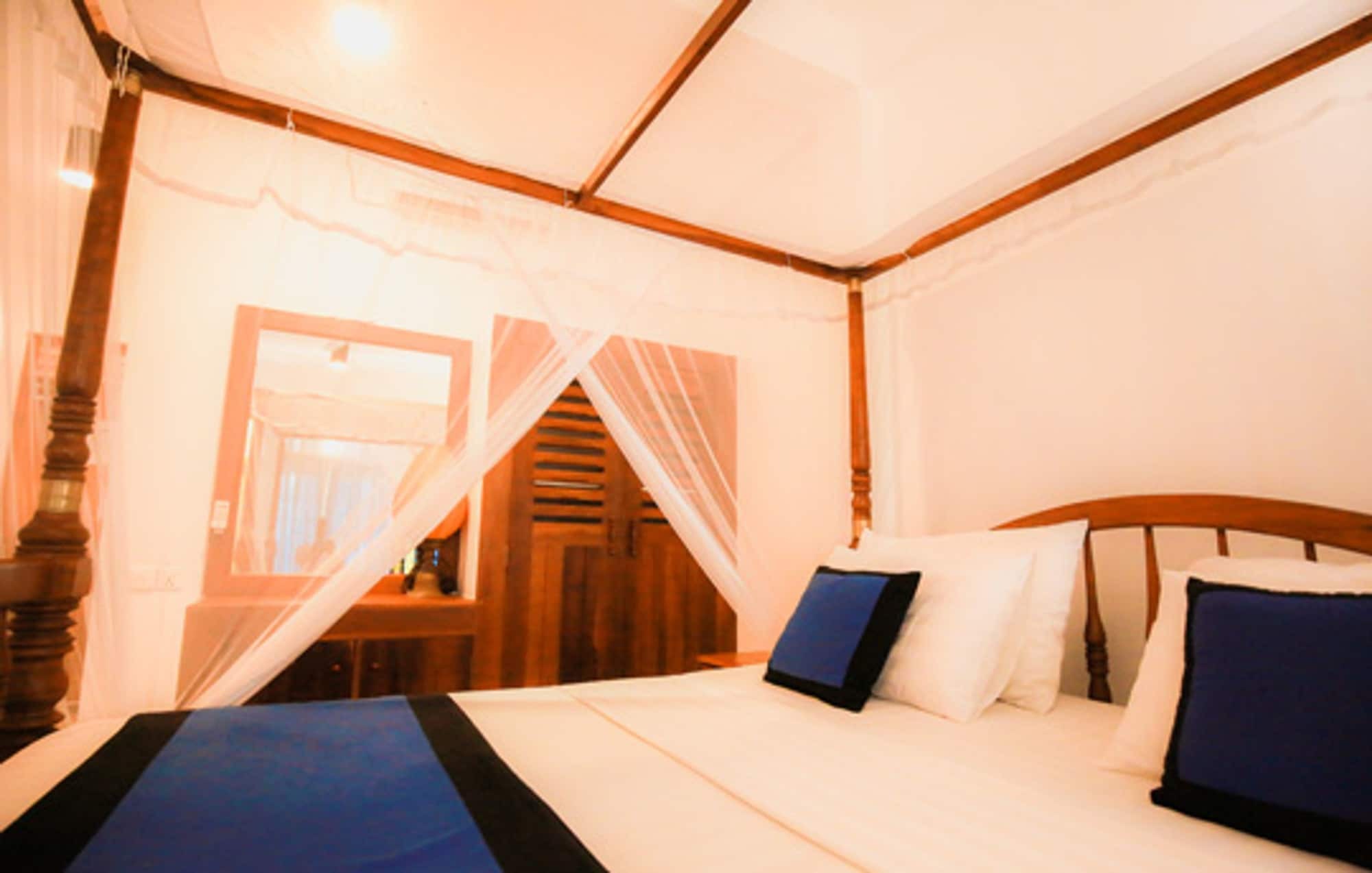 Hotel Surf Sea Breeze à Mirissa Extérieur photo